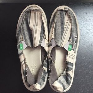 Grey, black, and white stripped Sanuks